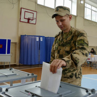 В Омской области военнослужащие и сотрудники Росгвардии участвуют в выборах депутатов Государственной Думы