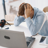 Выгорание в отделе продаж: 7 сигналов для РОПа и как регулярное обучение снижает нагрузку на менеджеров