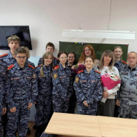 Самарские росгвардейцы поздравили педагогов подшефных учебных заведений с Днем учителя