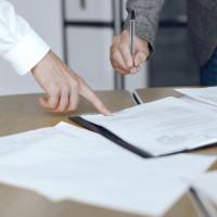 Что грозит работодателю за неоформленных сотрудников: штрафы, налоги и суд