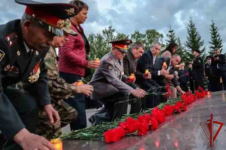 Росгвардия Башкортостан: В Башкортостане росгвардейцы зажгли &laquo;Свечу памяти&raquo;