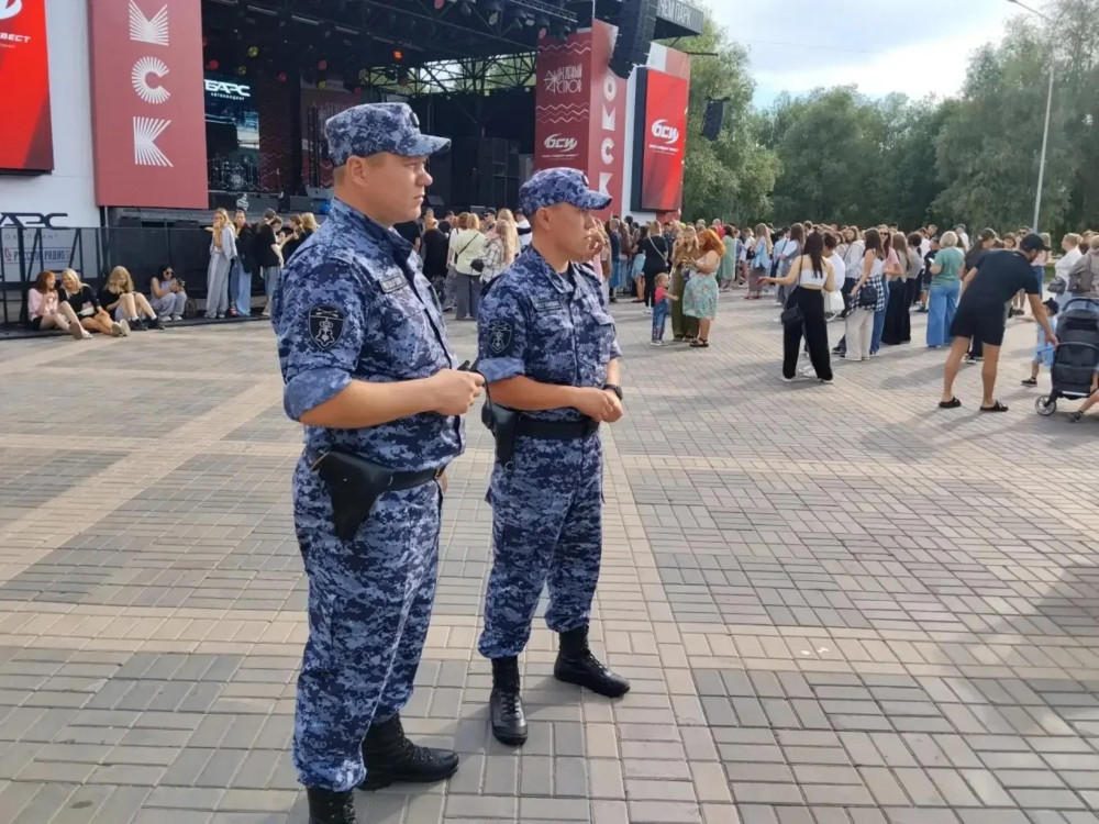 Иванов Александр: Росгвардейцы обеспечили правопорядок на фестивале  &laquo;Лето. Вокруг света. Культурный код под открытым небом&raquo; в Омске