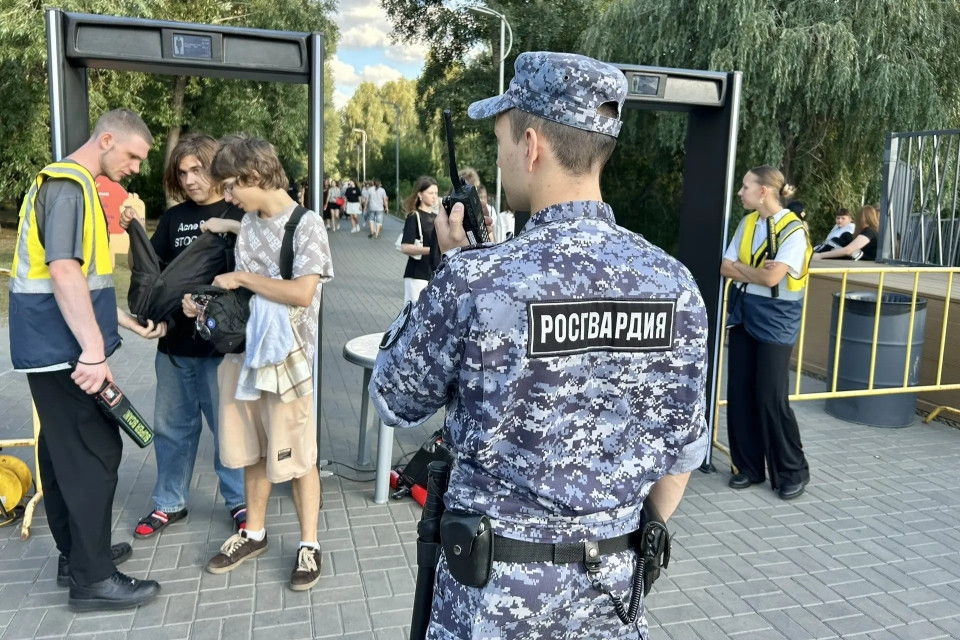 Иванов Александр: Росгвардия обеспечила правопорядок на концерте группы IOWA в Омске