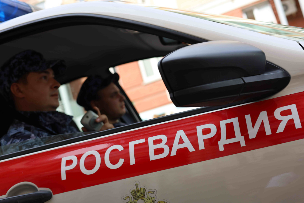 Росгвардия. Татарстан: В Зеленодольском районе Татарстана сотрудники Росгвардии задержали подозреваемого в попытке кражи из магазина и кражи имущества у знакомой