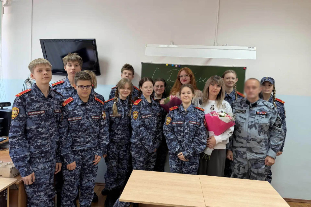 УФСВНГ по СО: Самарские росгвардейцы поздравили педагогов подшефных учебных заведений с Днем учителя