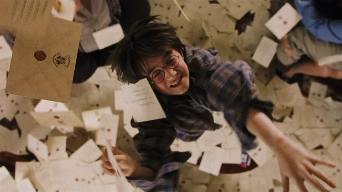 Гарри Поттер получает письмо из Хогвартса