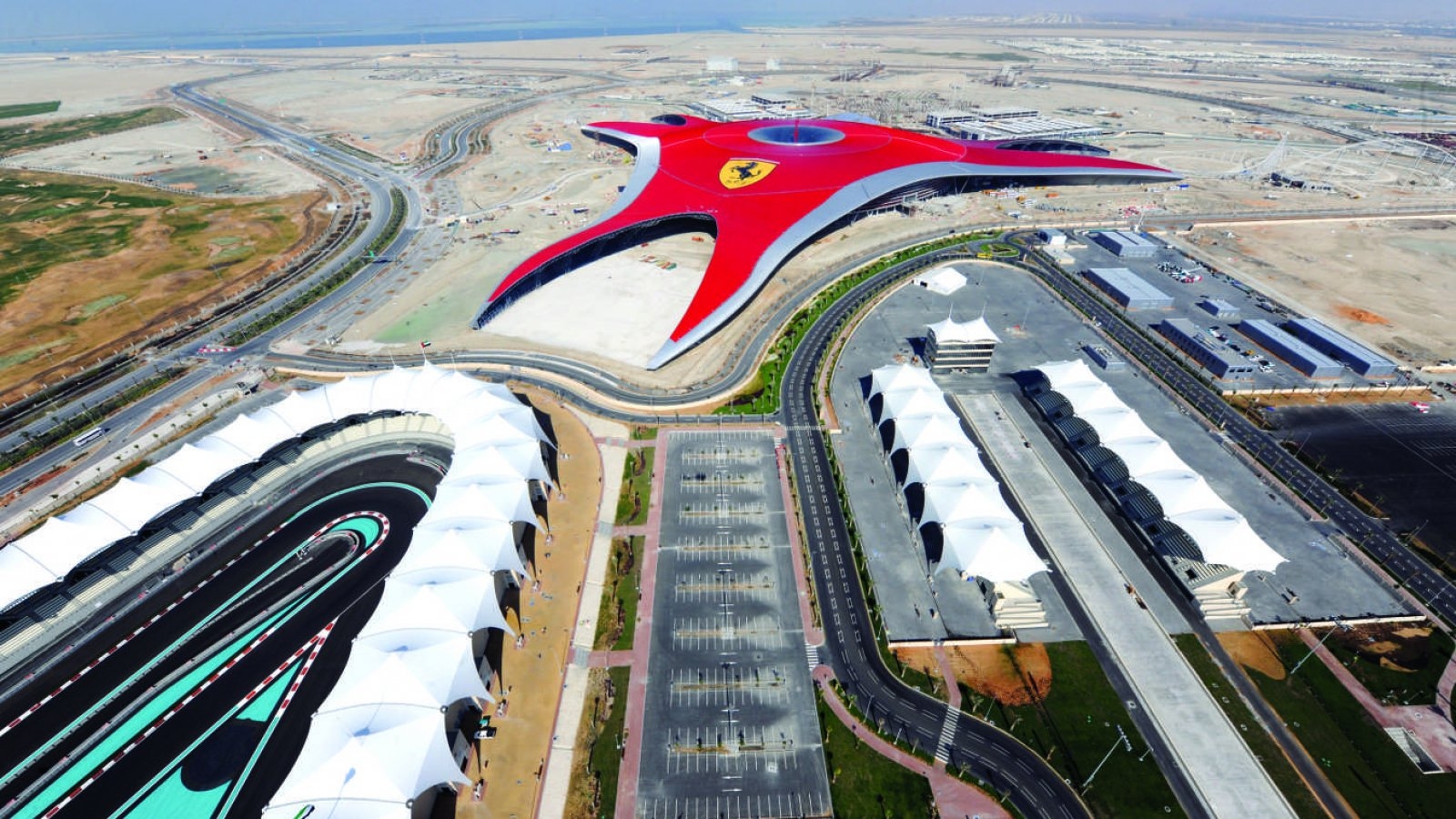 Объ яс. Ferrari World Абу-Даби. Ferrari парк в Абу Даби. Феррари центр в Абу Даби. Феррари парк Дубай.