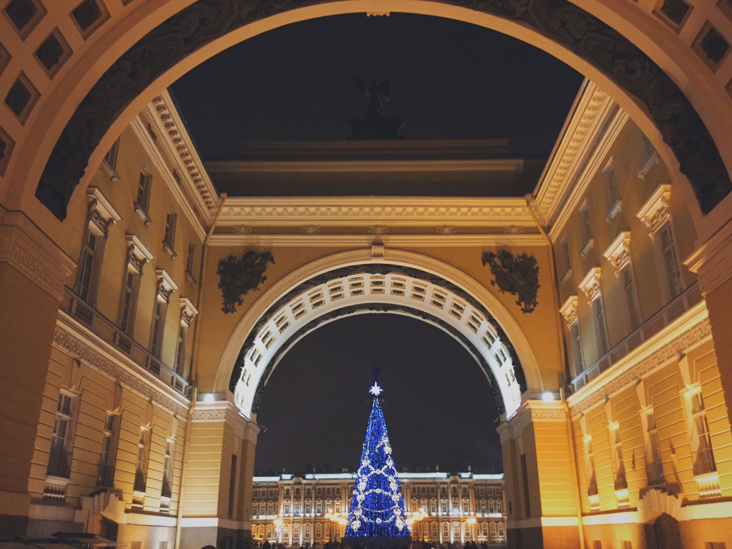 Спб главный. Эрмитаж арка главного штаба. Арка главного штаба в Санкт-Петербурге музей. Эрмитаж в арке главного штаба в Санкт-Петербурге. Зимний дворец арка главного штаба.