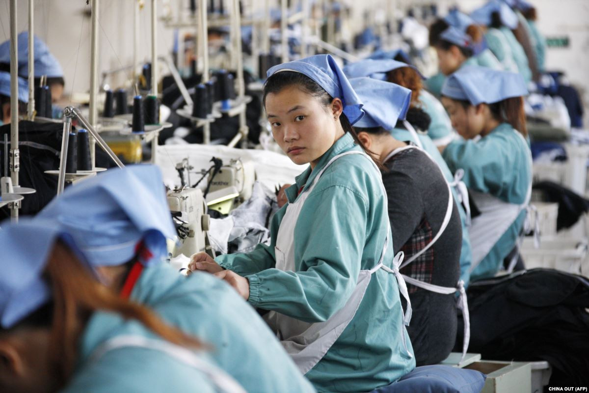 Китайские рабочие на заводе