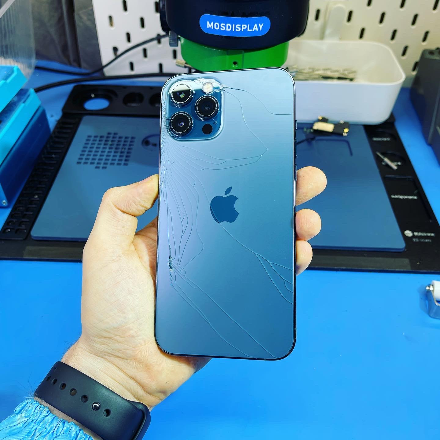 Ремонт 13 pro max. Задняя крышка iphone 12 Pro. Линзы на стекло айфон 12 про Макс. Замена стекла iphone 12. Замена заднего стекла iphone 12 Pro.