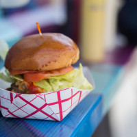 Общественное внимание к новой сети фастфуда бьет все рекорды