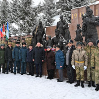 В Башкирии росгвардейцы приняли участие в торжественном возложении цветов к памятнику «Землякам, ушедшим на фронт»