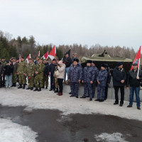 В Белебее ветераны и сотрудники Росгвардии возложили цветы к памятнику «Воинам внутренних войск и спецназа»