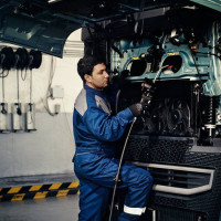 Техническое обслуживание транспортных средств для грузоперевозок: как увеличить срок службы и экономить на ремонте