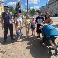 Представитель Общественного совета при УВД по ЦАО Михаил Гватуа совместно с сотрудниками ОГИБДД УВД организовали мероприятие для детей