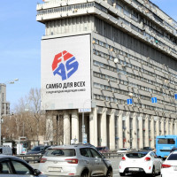 Президентский спорт рекламируют на больших уличных экранах по всей России