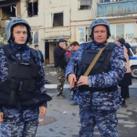 В Уфе росгвардейцы оцепили место возгорания в жилом доме и обеспечивают сохранность имущества граждан