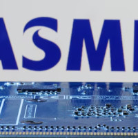 Акции ASML растут на фоне сообщений о смягчении экспортных ограничений США для производителей чипов