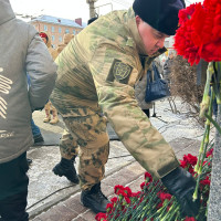 Память жертв блокады Ленинграда почтили росгвардейцы в Омске