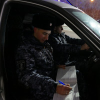 В Омской области росгвардейцы задержали водителя в состоянии алкогольного опьянения, буксировавшего мотоцикл