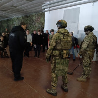 В Омском ОМОН состоялся День открытых дверей для омских школьников