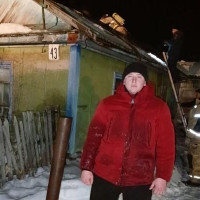 Ночью сотрудник Росгвардии спас жителей горящего дома в Омской области