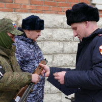 Росгвардия передала очередную партию гражданского оружия для нужд Министерства обороны РФ в Омске