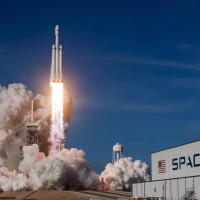 SpaceX вложит $17 млрд, чтобы обеспечить спутниковую связь для всех смартфонов