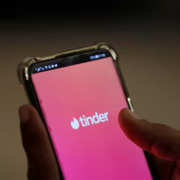 Два сенатора США призывают владельца Tinder принять меры против мошенничества на своих платформах