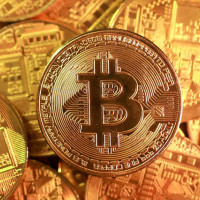 Биткоин упал более чем на 5% после усиления торгового конфликта между США и Китаем
