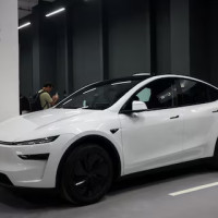Tesla ожидает сильный квартал благодаря спешке покупателей за истекающим налоговым кредитом на электромобили в США