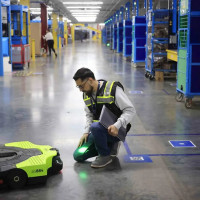 Amazon разворачивает новую роботизированную систему складской логистики