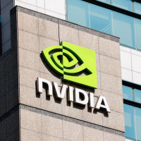 США могут разрешить Nvidia продавать ИИ-чипы H200 в Китай