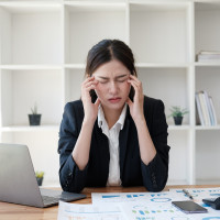 Тревога и выгорание: почему россияне массово стали покупать средства для нервной системы в октябре 2025?