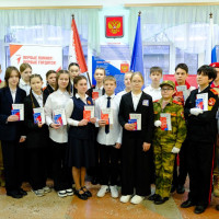 Росгвардеец вручил паспорта юным жителям Марий Эл в рамках акции «Мы – граждане России»