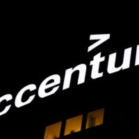 Accenture массово внедряет ChatGPT в рабочие процессы и проводит масштабную реструктуризацию