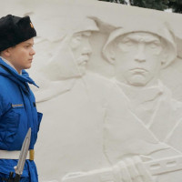 Генерал-майор полиции Дмитрий Пушкин принял участие в церемонии возложения цветов к Вечному огню