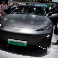 Geely открыла центр безопасности за $284 млн для расширенных автомобильных испытаний