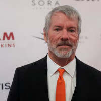 Компания Strategy, сделавшая ставку на биткоин, сохранила место в индексе Nasdaq 100