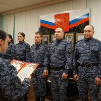 В День Конституции РФ в Кирове молодые росгвардейцы приняли Присягу