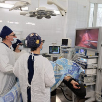 Врачи Саратовского медуниверситета спасли пациента с редкой опухолью желудка