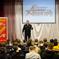 В Марий Эл курсанты центра «Авангард» встретились с офицером Росгвардии