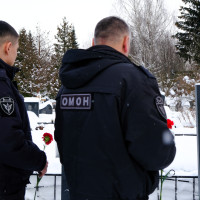 Сотрудники спецподразделения Росгвардии в Йошкар-Оле почтили память погибшего товарища