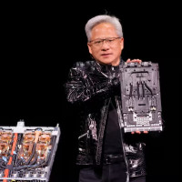 Генеральный директор Nvidia Дженсен Хуанг посещает Шанхай на фоне усиливающегося давления регуляторов Китая