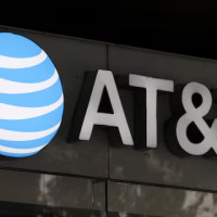 AT&T прогнозирует прибыль выше ожиданий благодаря ставке на оптоволокно и спектр