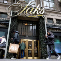 Saks прекращает онлайн-партнёрство с Amazon после банкротства