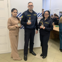 Судебные приставы приняли участие в мастер-классе по изготовлению окопных свечей