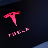 Tesla наращивает найм для реализации масштабной солнечной стратегии Илона Маска