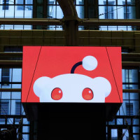 Reddit прогнозирует выручку выше ожиданий благодаря ИИ и росту рекламных продаж