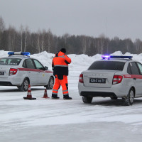 В Новосибирске сотрудники вневедомственной охраны Росгвардии отработали навыки контраварийного вождения